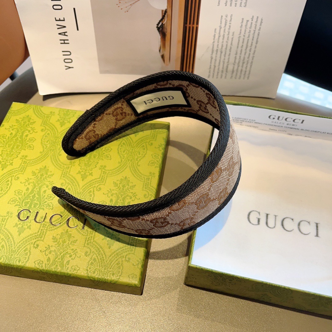 配包装
Gucci古奇 官方经典宽边新款发箍，女神外出必备单品，非常百搭，时尚潮流！