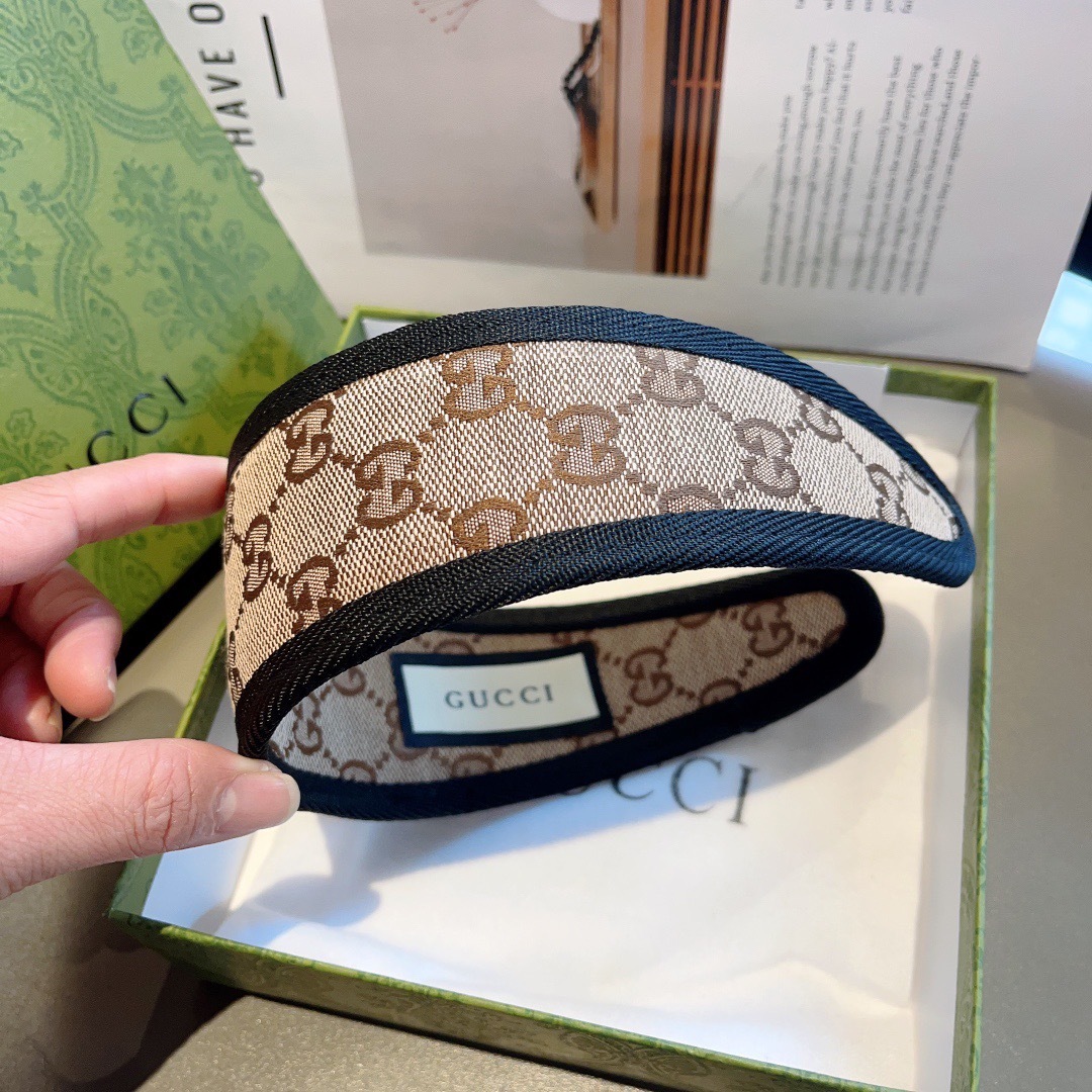 配包装
Gucci古奇 官方经典宽边新款发箍，女神外出必备单品，非常百搭，时尚潮流！