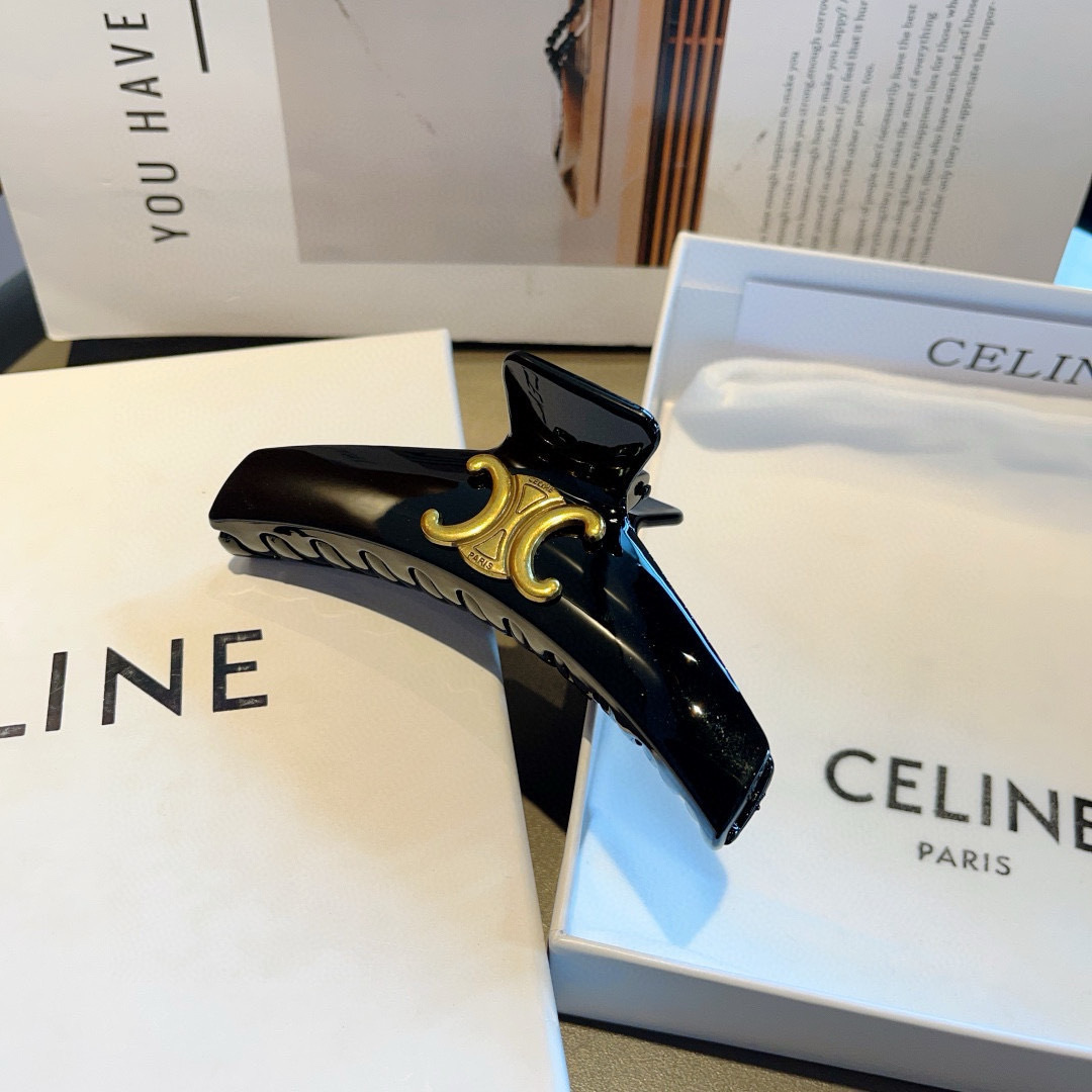 配包装
CELINE（赛琳） 凯旋门新款复古抓夹 鸭嘴夹发夹，经典字母logo弹簧夹， 超精致，转图必爆