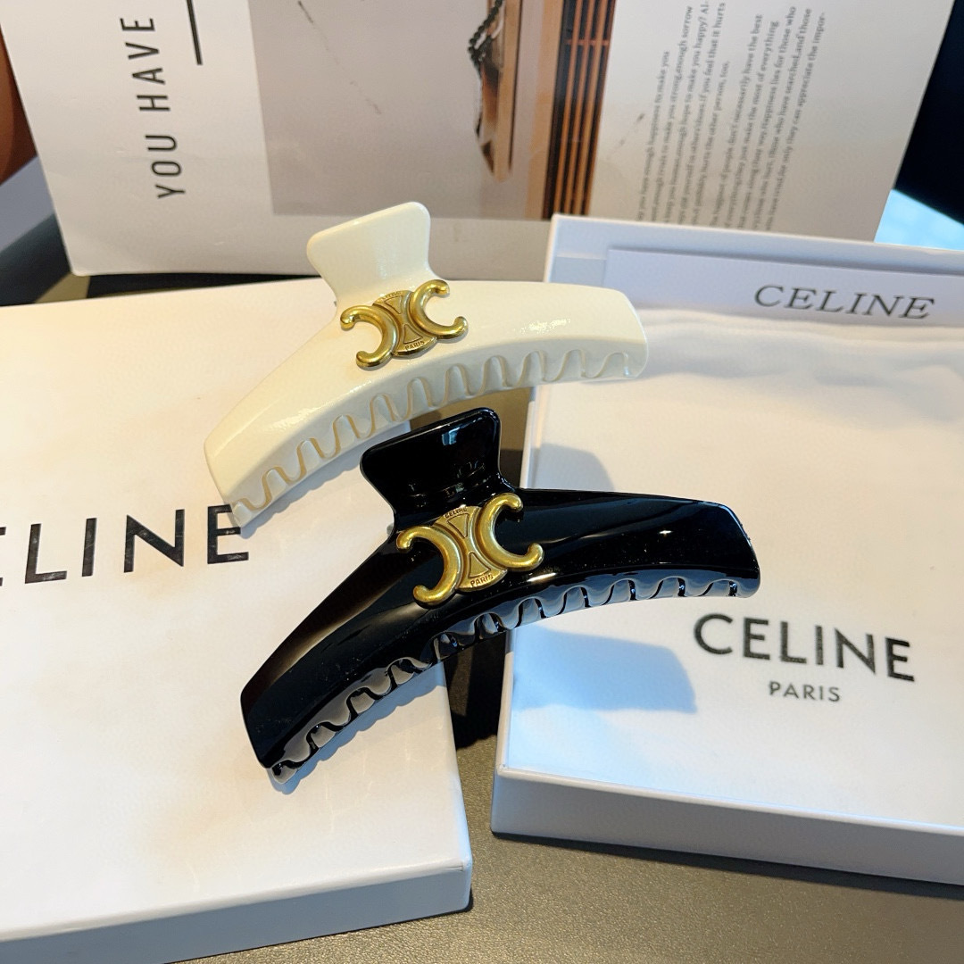 配包装
CELINE（赛琳） 凯旋门新款复古抓夹 鸭嘴夹发夹，经典字母logo弹簧夹， 超精致，转图必爆