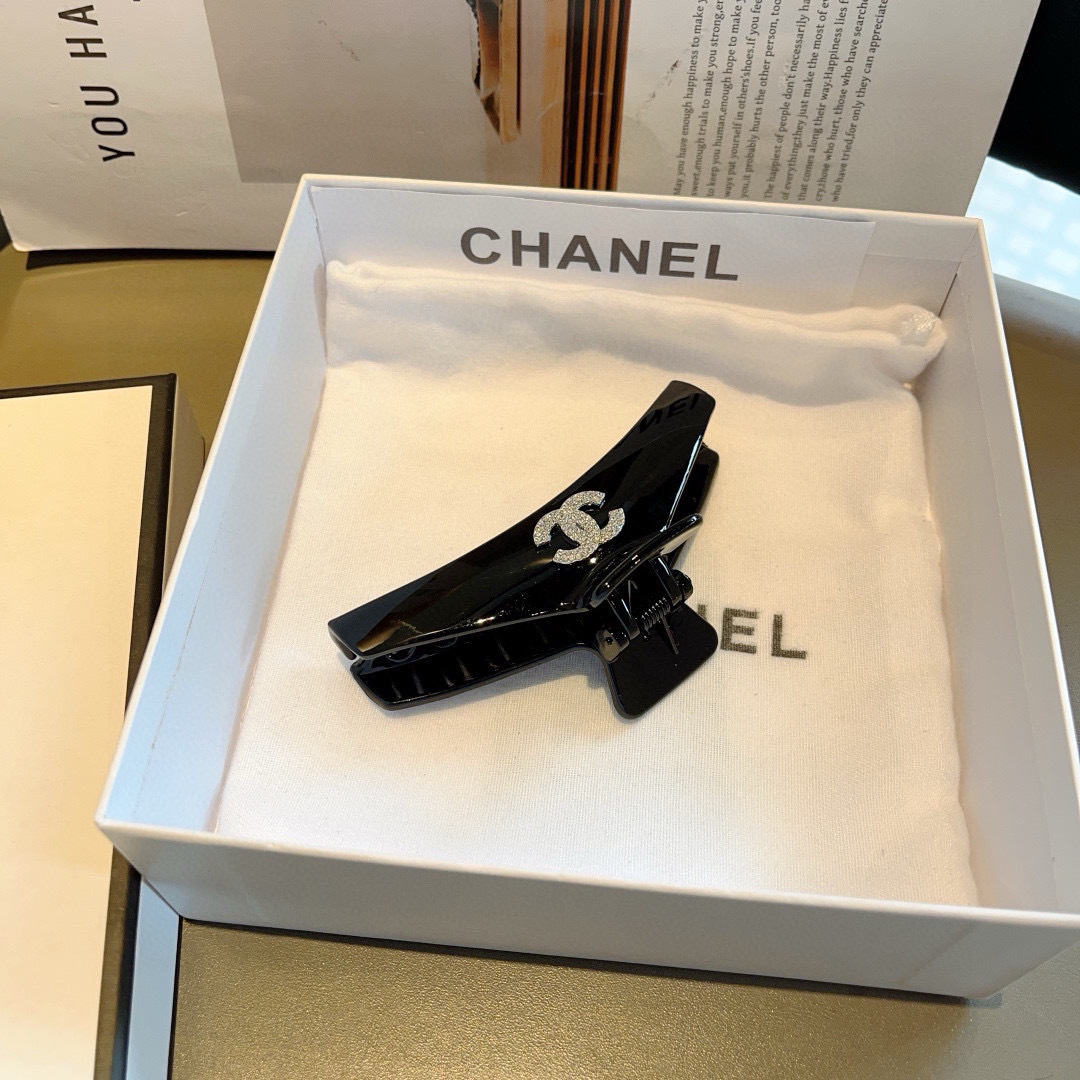 配包装
CHANEL（香奈儿）新款手工贴钻网红抓夹，高级感字母简约复古发夹原单货，简约百搭，潮女必备品，