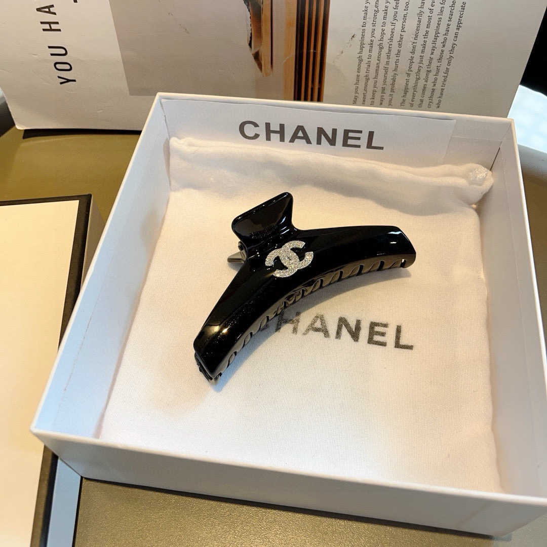 配包装
CHANEL（香奈儿）新款手工贴钻网红抓夹，高级感字母简约复古发夹原单货，简约百搭，潮女必备品，
