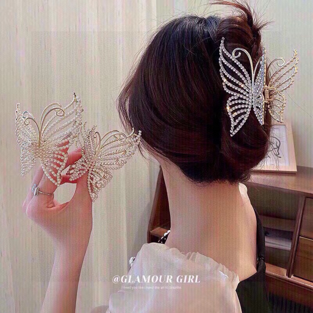 配包装
ＣＨＡＮＥＬ香奈儿镶钻珍珠轻奢简约抓夹，网红时尚潮流，女神必备单品，超级精致哦!名媛范儿。