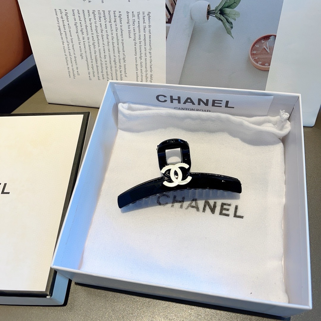 配包装
CHANEL（香奈儿）新款手工贴钻网红抓夹，高级感字母简约复古发夹原单货，简约百搭，潮女必备品，