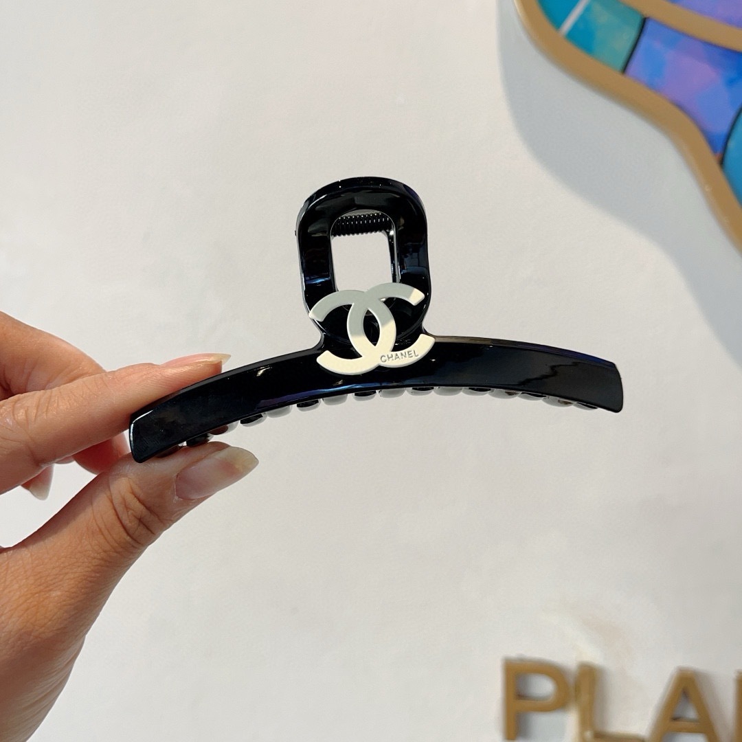 配包装
CHANEL（香奈儿）新款手工贴钻网红抓夹，高级感字母简约复古发夹原单货，简约百搭，潮女必备品，