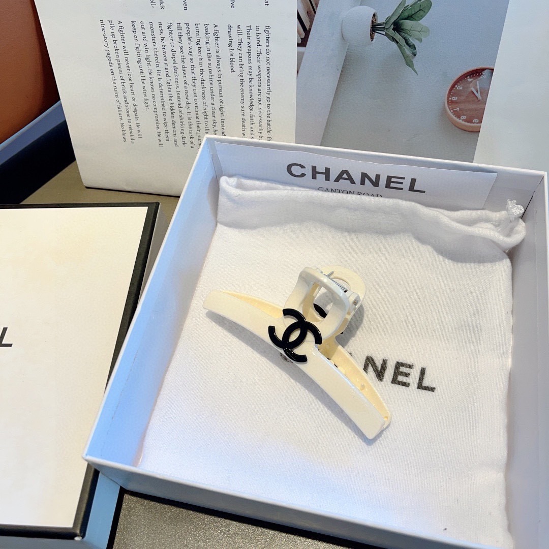 配包装
CHANEL（香奈儿）新款手工贴钻网红抓夹，高级感字母简约复古发夹原单货，简约百搭，潮女必备品，