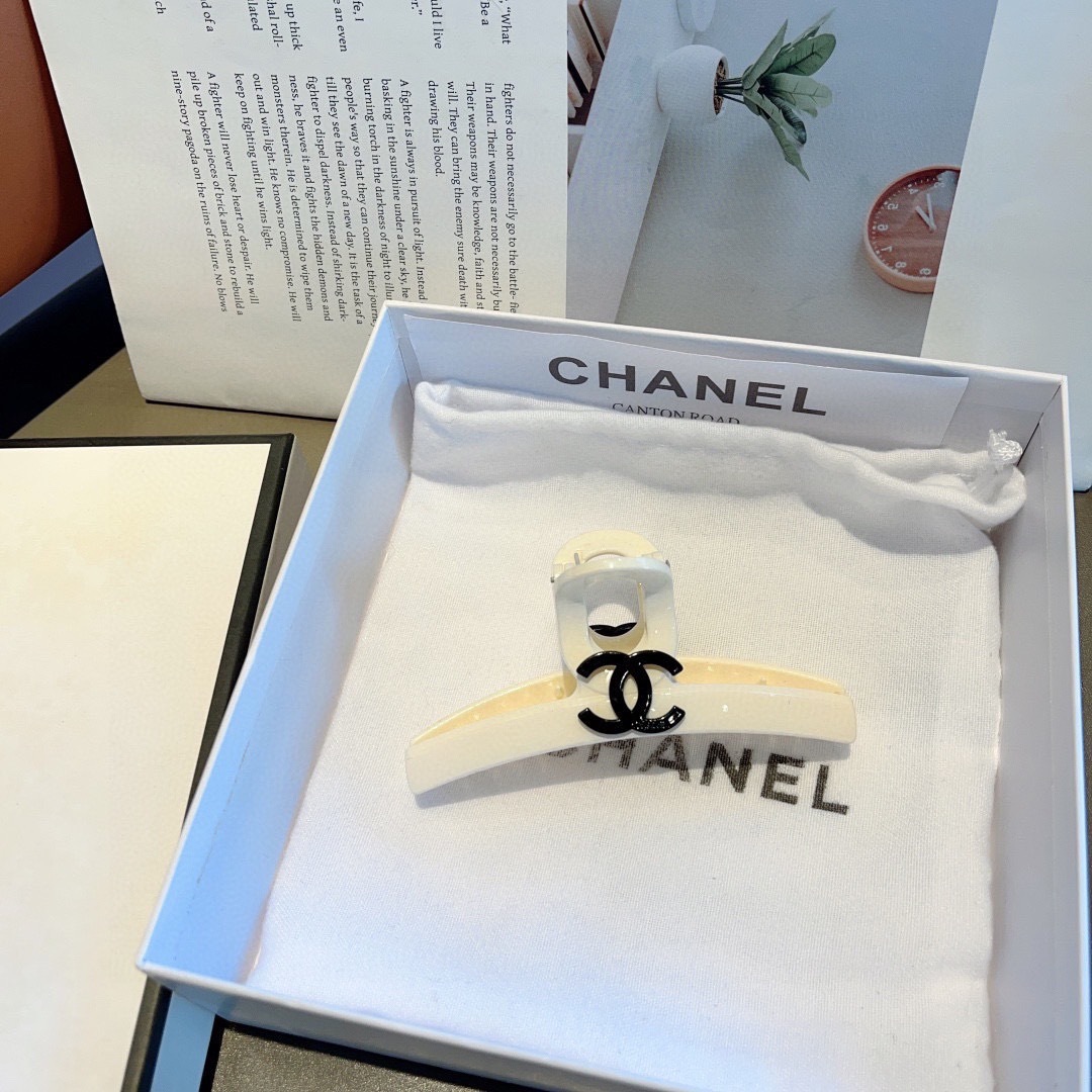 配包装
CHANEL（香奈儿）新款手工贴钻网红抓夹，高级感字母简约复古发夹原单货，简约百搭，潮女必备品，