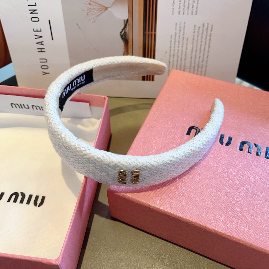 配包装
MIUMIU（缪缪）新款手工制作发箍，原单货，简约百搭头箍 潮女必备品，超级百搭高大上！