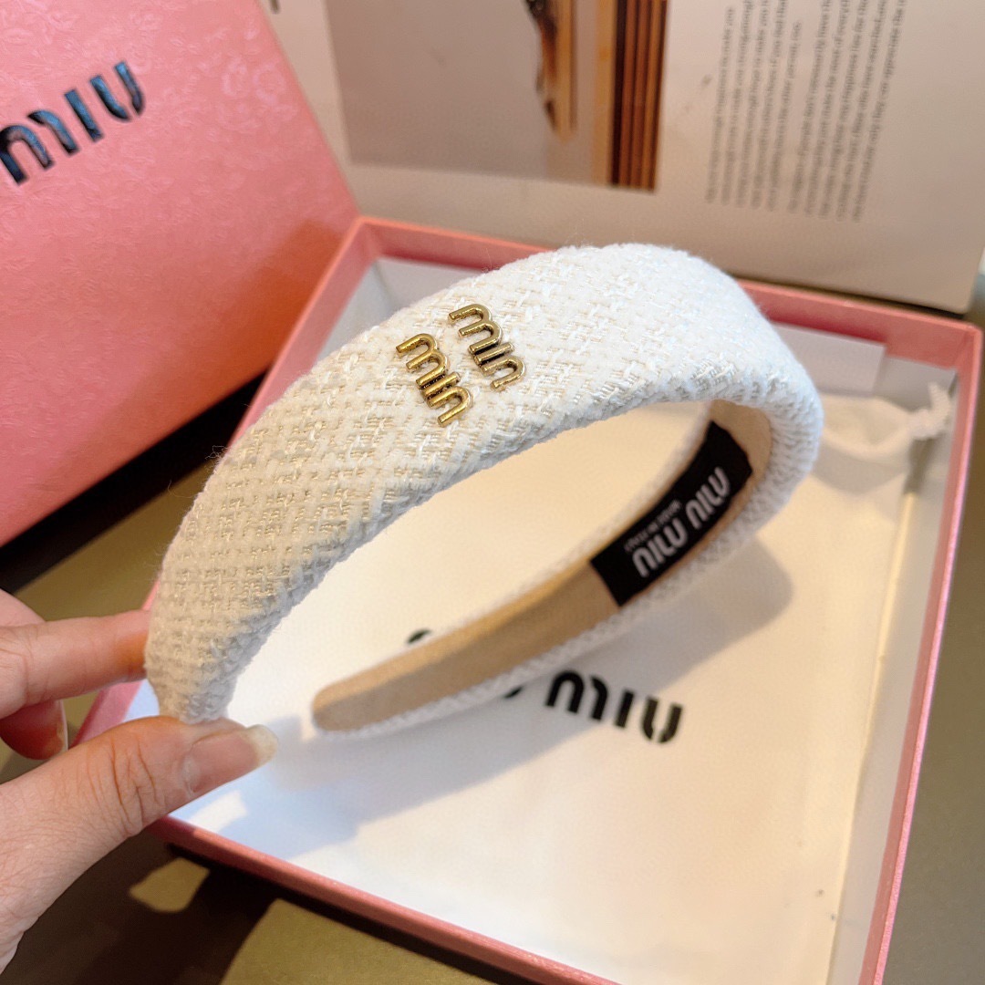 配包装
MIUMIU（缪缪）新款手工制作发箍，原单货，简约百搭头箍 潮女必备品，超级百搭高大上！