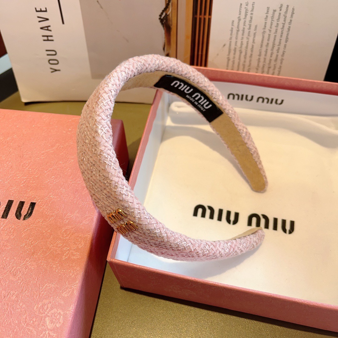 配包装
MIUMIU（缪缪）新款手工制作发箍，原单货，简约百搭头箍 潮女必备品，超级百搭高大上！
