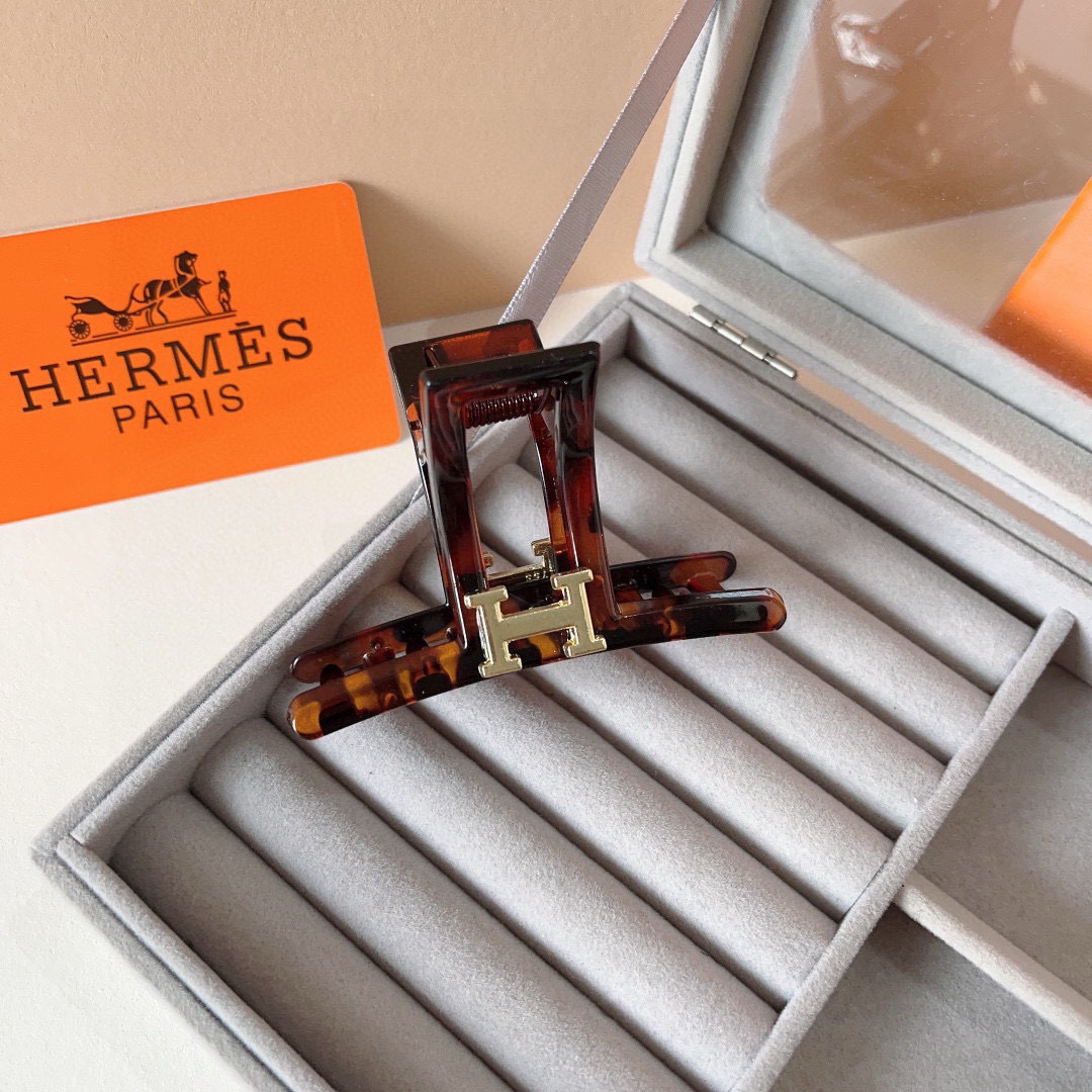 配包装
HERMES （爱马仕） 专柜新款发夹，经典甜美公主风 大牌高级感抓夹。超精致，转图必爆哈！网红