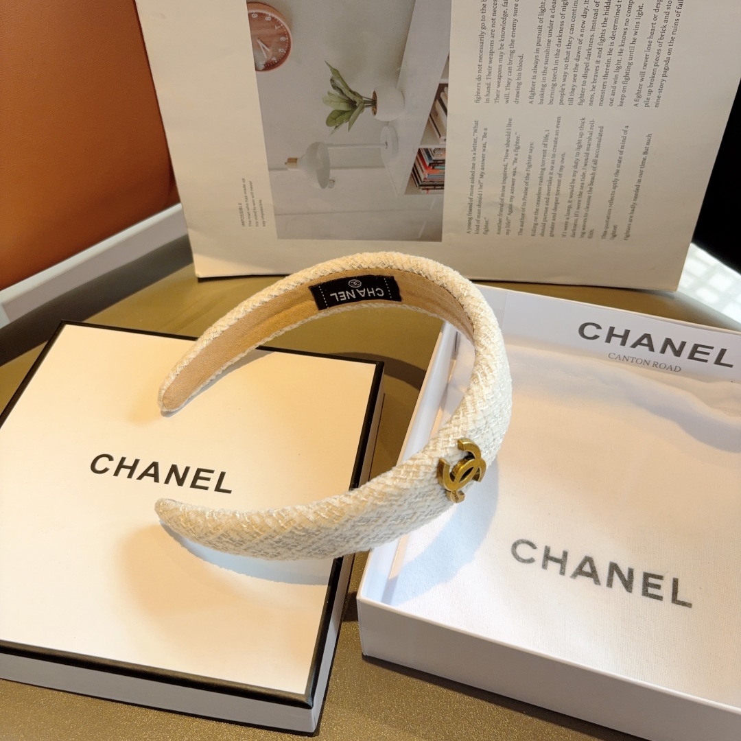 配包装
CHANEL（香奈儿）新款时尚发箍，网红爆款推荐 搭配高端双Ｃlogo ，超精致时尚百搭！
