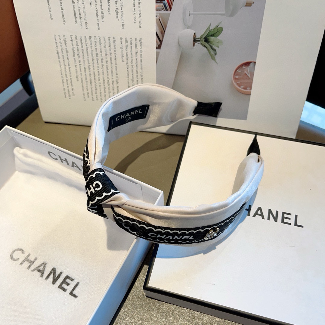 配包装
CHANEL（香奈儿）最新款小香发箍，新品巨显脸小头箍，网红爆款推荐 搭配高端双Ｃlogo ，超