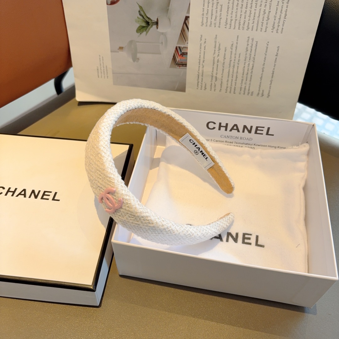 配包装
CHANEL（香奈儿）最新款小香发箍，新品巨显脸小头箍，网红爆款推荐 搭配高端双Ｃlogo ，超