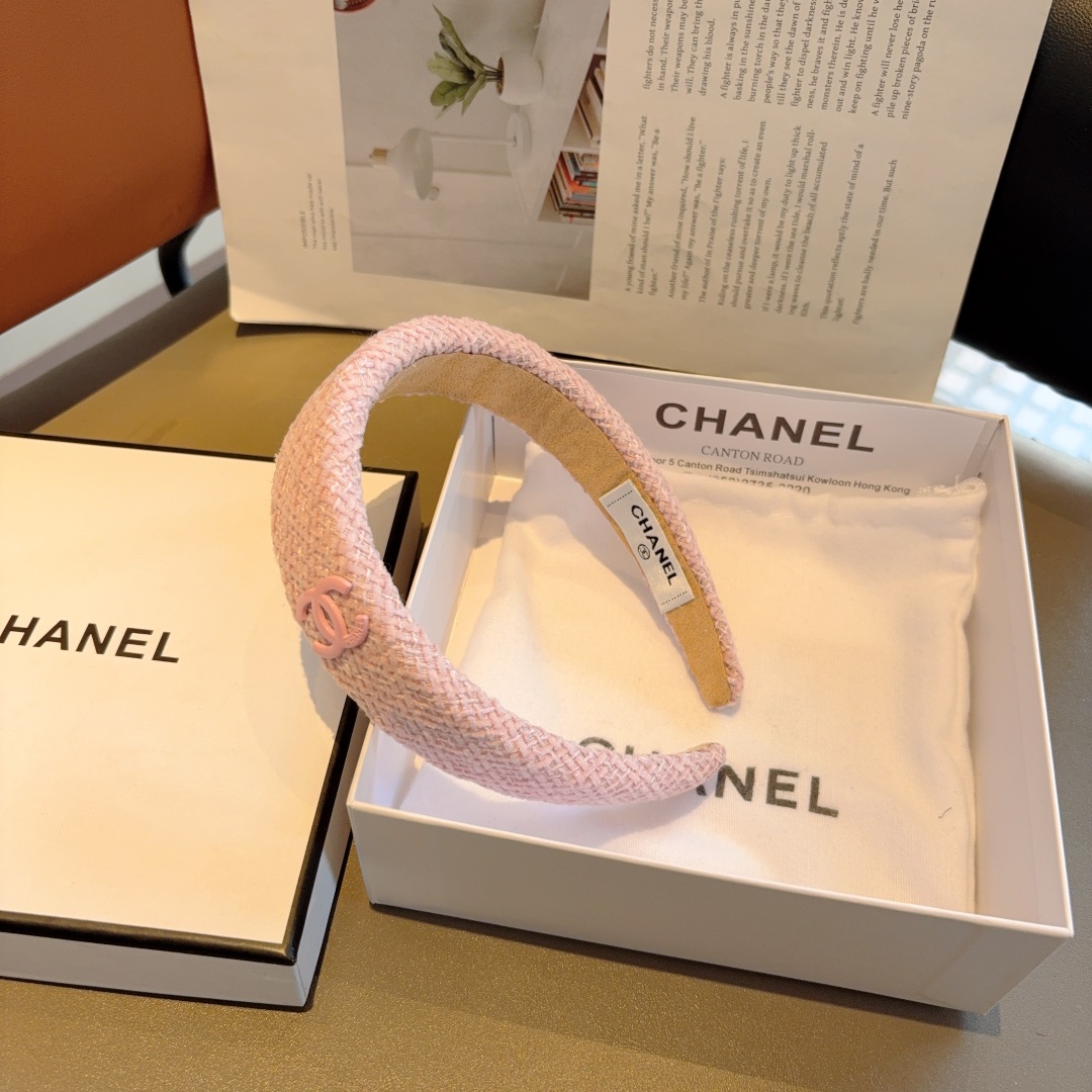 配包装
CHANEL（香奈儿）最新款小香发箍，新品巨显脸小头箍，网红爆款推荐 搭配高端双Ｃlogo ，超