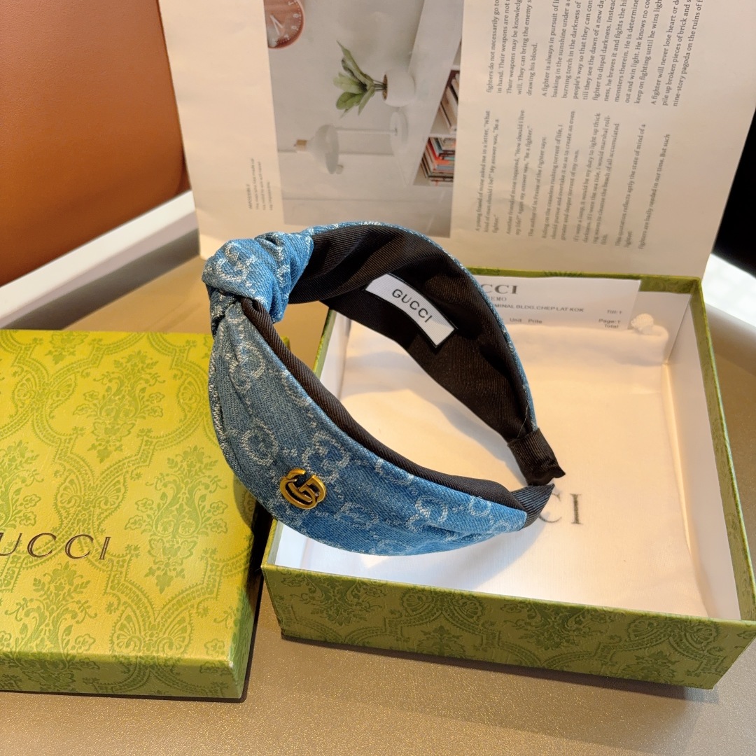 配包装
Gucci古奇 经典牛仔布老花宽边发箍，女神外出必备单品，非常百搭，时尚潮流！
