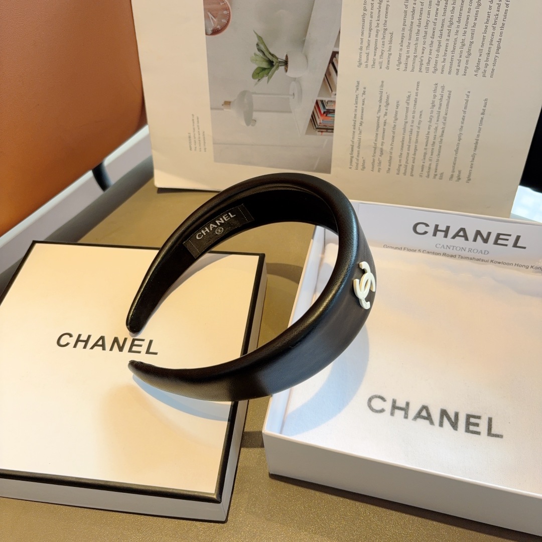 配包装
CHANEL（香奈儿）新款小香羊皮发箍，潮精致百搭头箍，网红爆款推荐 搭配高端双Ｃlogo 