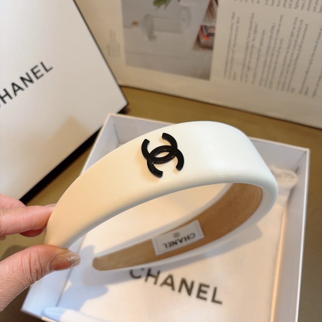 配包装
CHANEL（香奈儿）新款小香羊皮发箍，潮精致百搭头箍，网红爆款推荐 搭配高端双Ｃlogo 