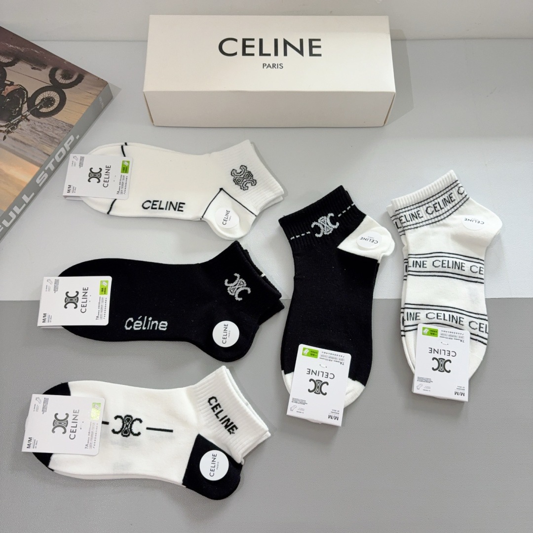 配包装（一盒5双）
CELINE  赛琳 新款船袜袜子！纯棉面料，专柜同 步中短筒袜子，💛大牌出街，潮人