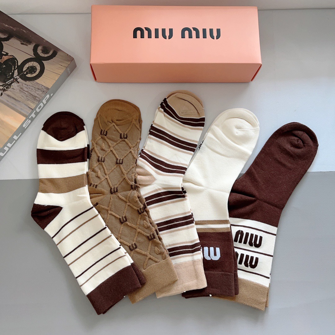 配包装【一盒5双】
miumiu · 缪缪 高品质。新款网红长筒袜子❗️ins明星网红推荐❗️火爆至极。