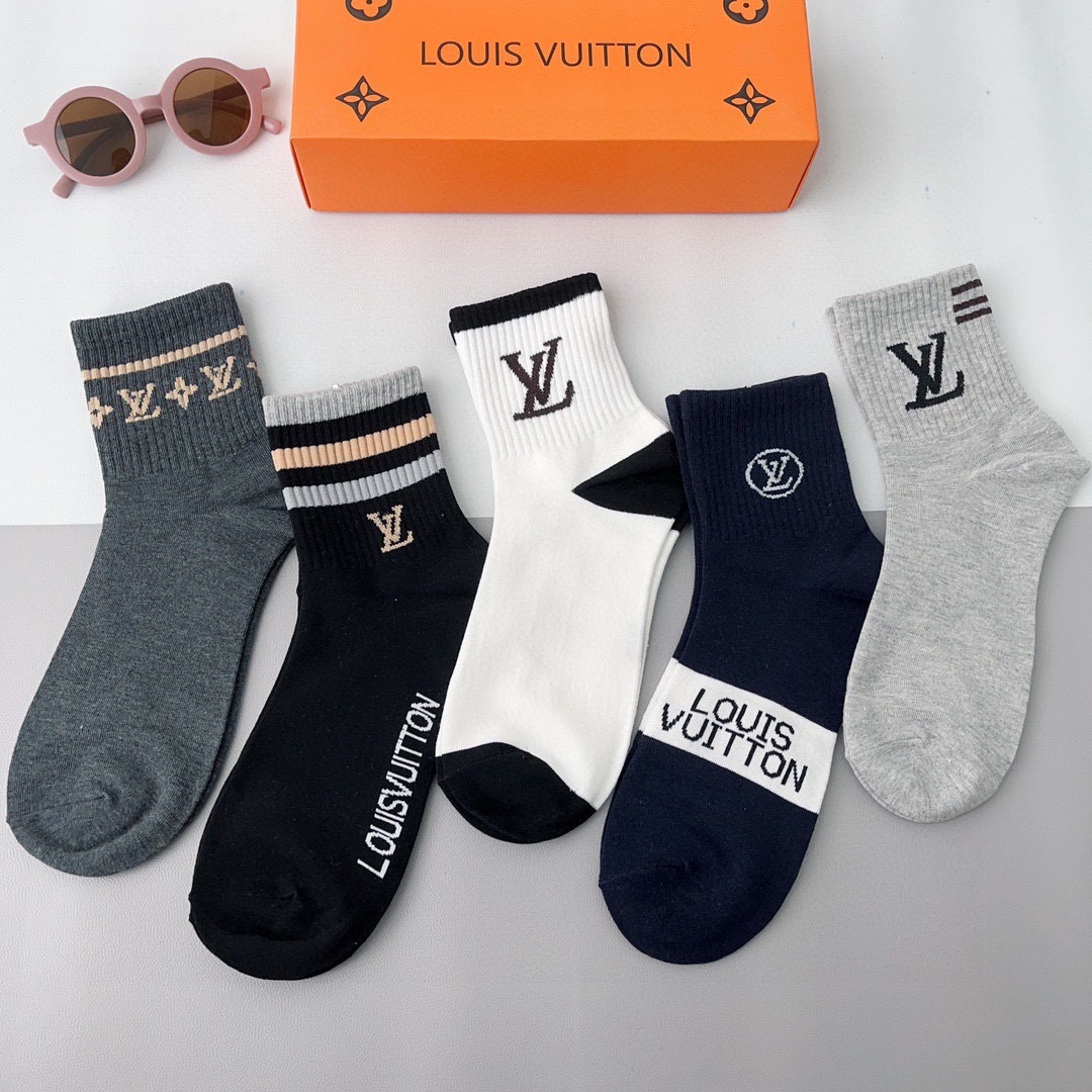配包装（一盒5双） 🌟 LV 路易威登 超火爆男款中筒袜子，纯棉面料，潮人必备 爆款，经典字母logo中