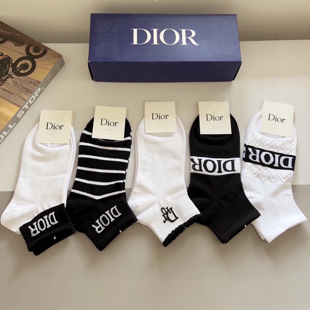配包装（一盒5双） Dior 迪奥2024新款小腿袜子！纯棉面料，火爆Ｄ字母图案，专柜同步中短筒袜子，💛