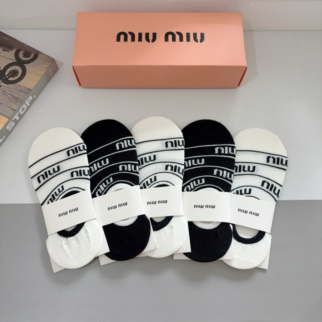 配包装【一盒5双】
miumiu · 缪缪 新款网红袜子❗️短款船袜。竹棉材质，轻薄柔软透气，四季通用，