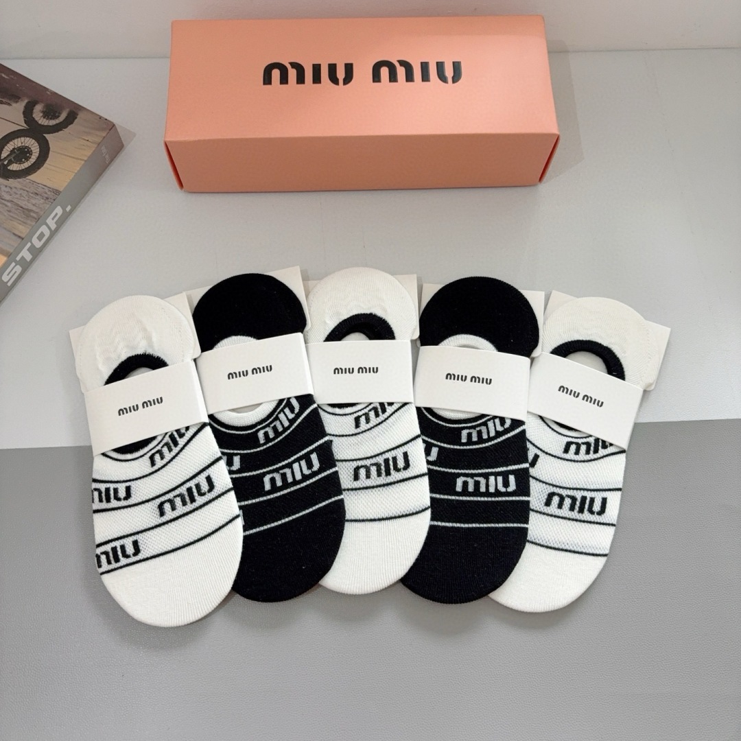 配包装【一盒5双】
miumiu · 缪缪 新款网红袜子❗️短款船袜。竹棉材质，轻薄柔软透气，四季通用，