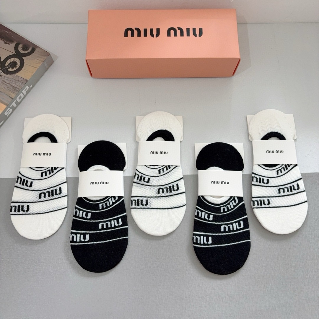 配包装【一盒5双】
miumiu · 缪缪 新款网红袜子❗️短款船袜。竹棉材质，轻薄柔软透气，四季通用，