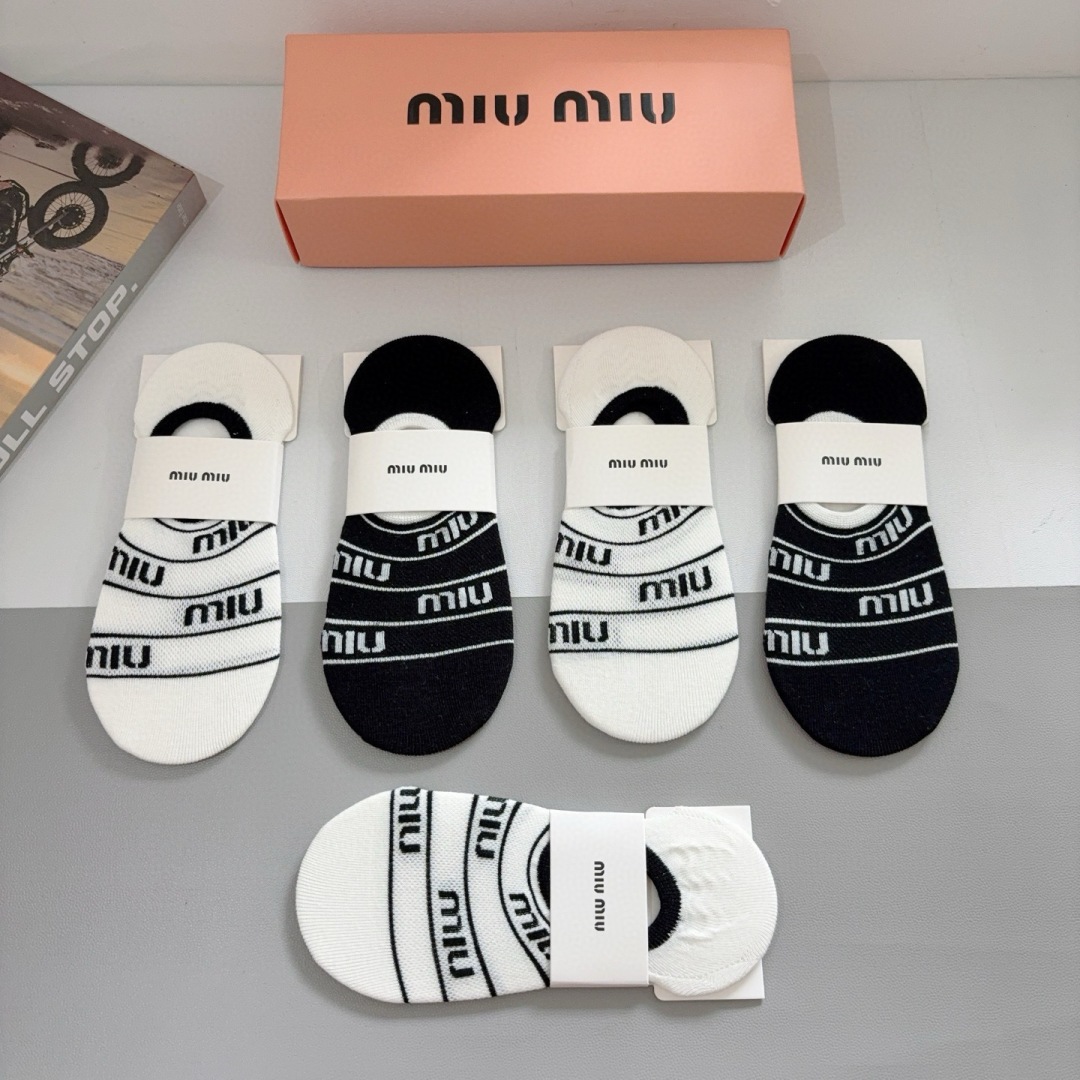 配包装【一盒5双】
miumiu · 缪缪 新款网红袜子❗️短款船袜。竹棉材质，轻薄柔软透气，四季通用，