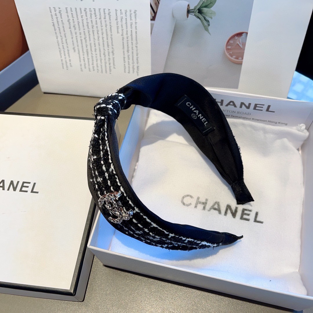 配包装
CHANEL（香奈儿）最新款小香风宽边发箍，复古头箍，网红爆款推荐 搭配高端材质，超精致，时尚百
