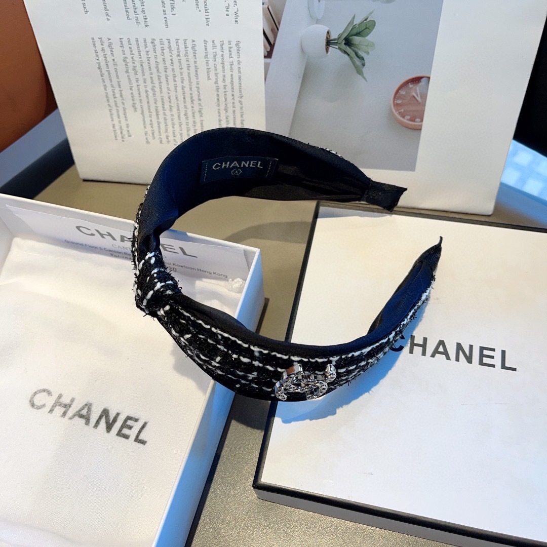 配包装
CHANEL（香奈儿）最新款小香风宽边发箍，复古头箍，网红爆款推荐 搭配高端材质，超精致，时尚百