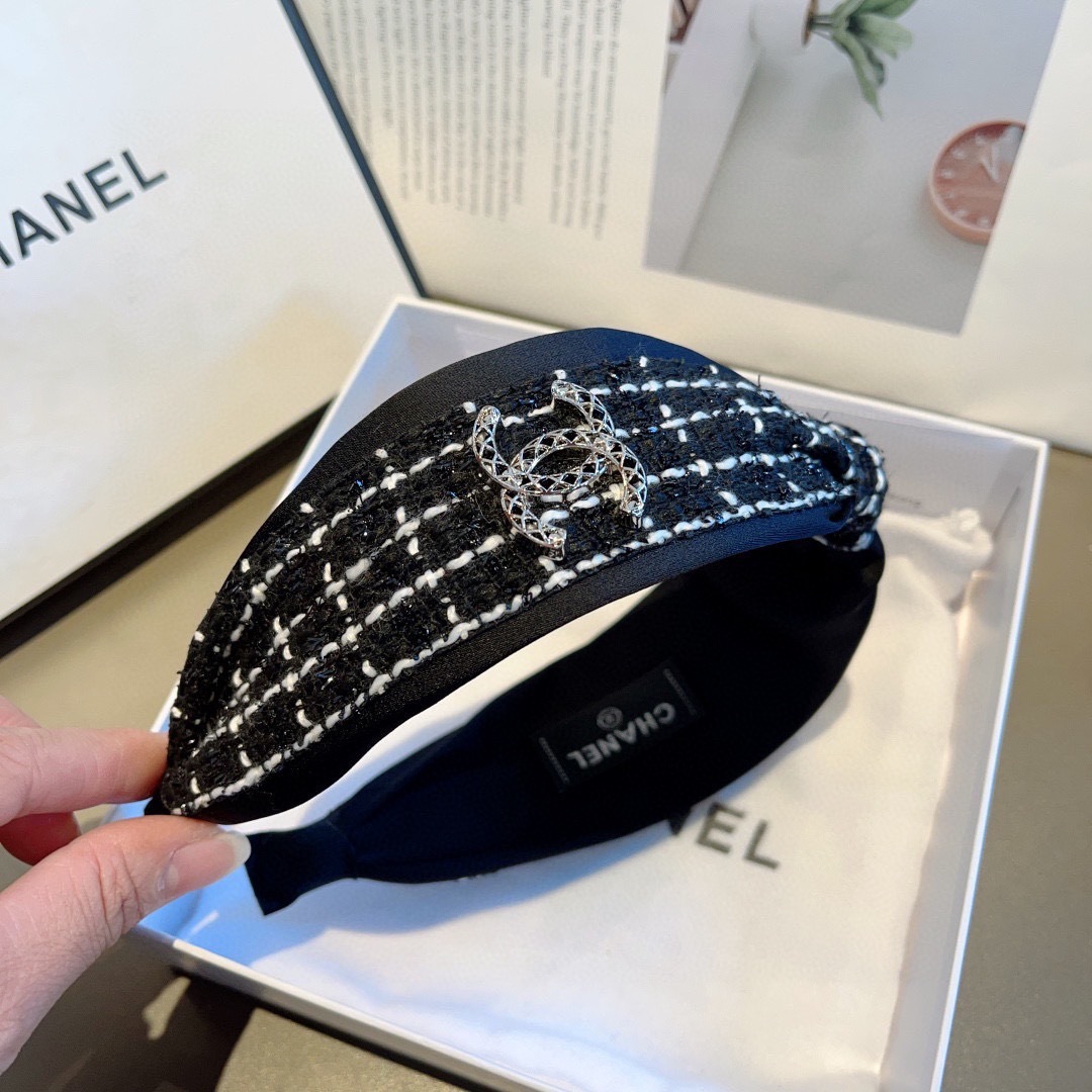 配包装
CHANEL（香奈儿）最新款小香风宽边发箍，复古头箍，网红爆款推荐 搭配高端材质，超精致，时尚百