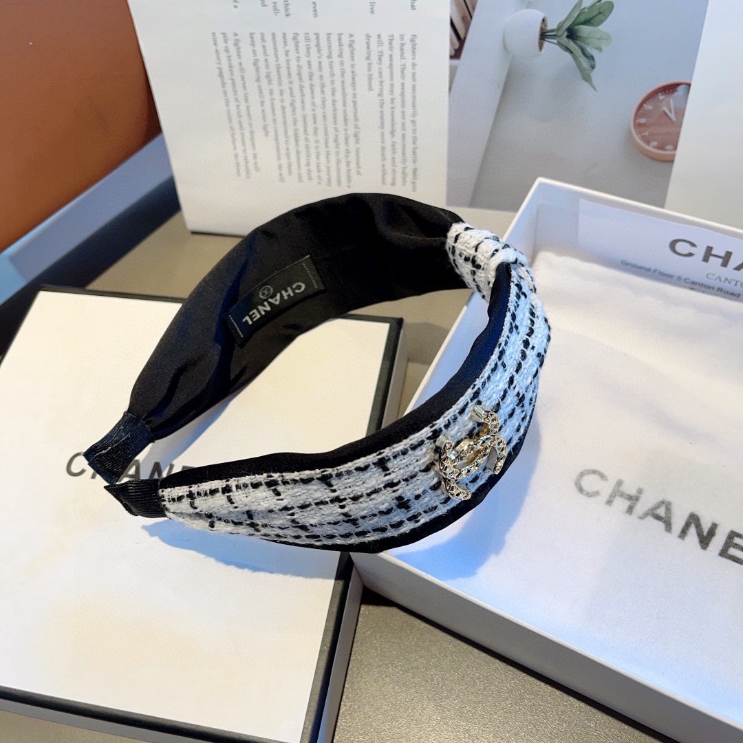 配包装
CHANEL（香奈儿）最新款小香风宽边发箍，复古头箍，网红爆款推荐 搭配高端材质，超精致，时尚百