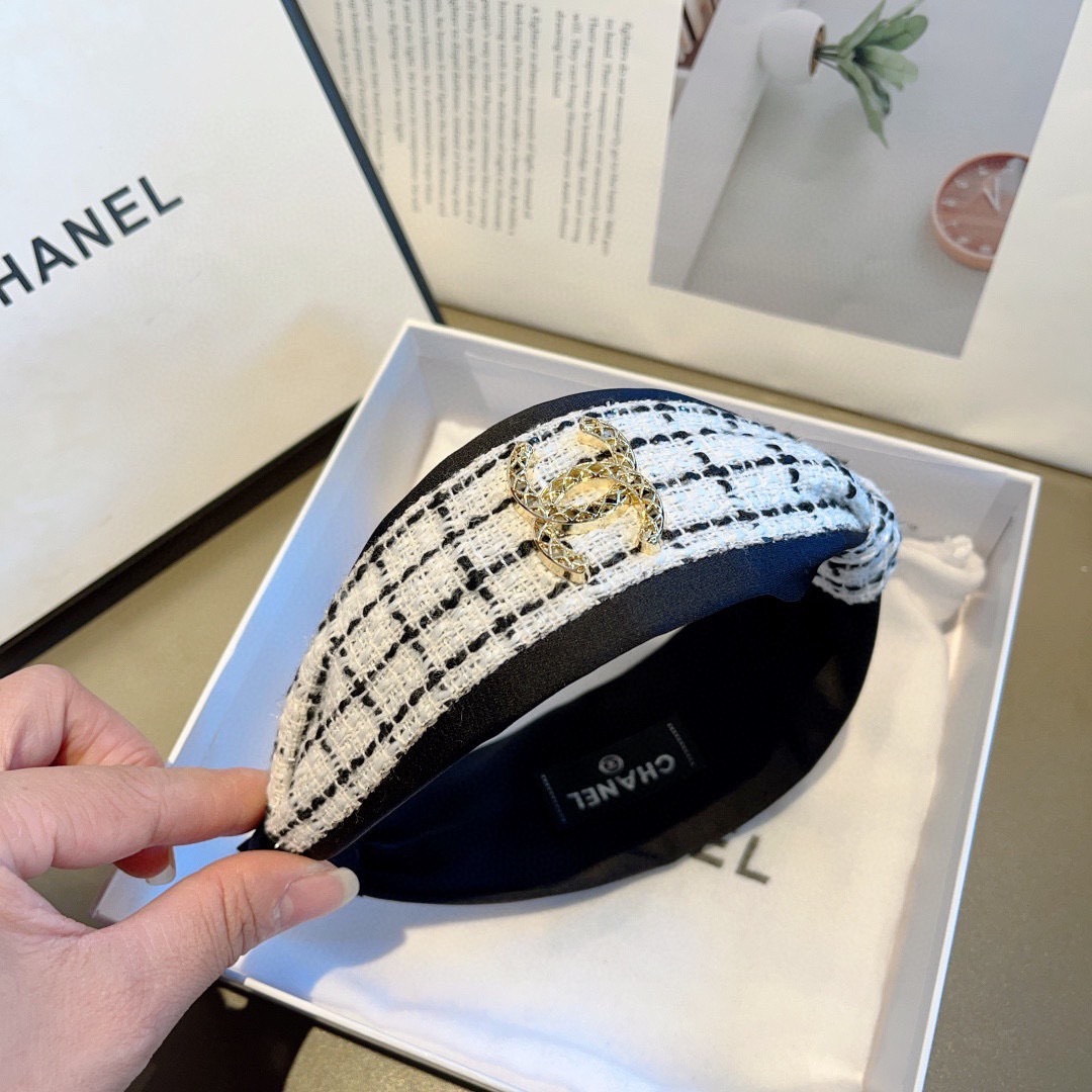 配包装
CHANEL（香奈儿）最新款小香风宽边发箍，复古头箍，网红爆款推荐 搭配高端材质，超精致，时尚百