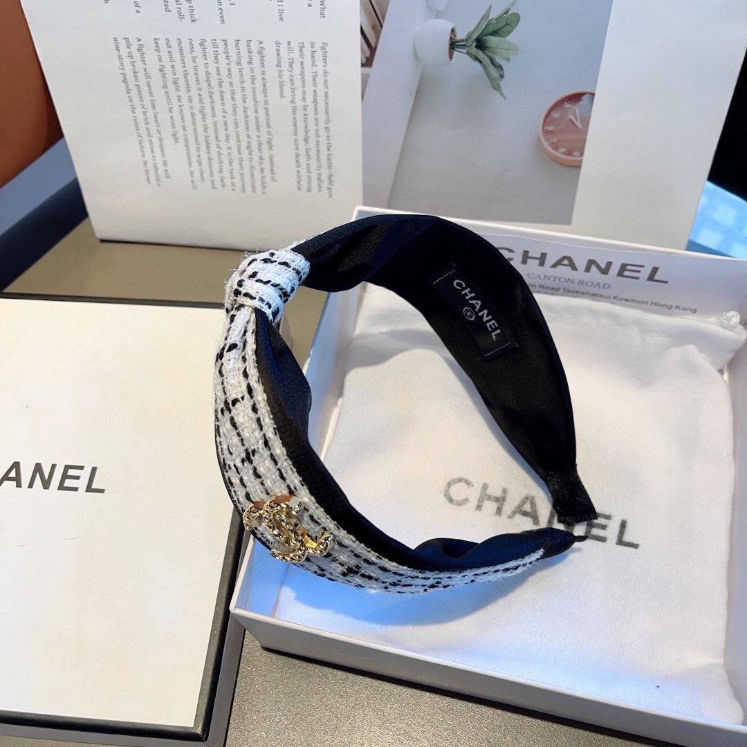 配包装
CHANEL（香奈儿）最新款小香风宽边发箍，复古头箍，网红爆款推荐 搭配高端材质，超精致，时尚百