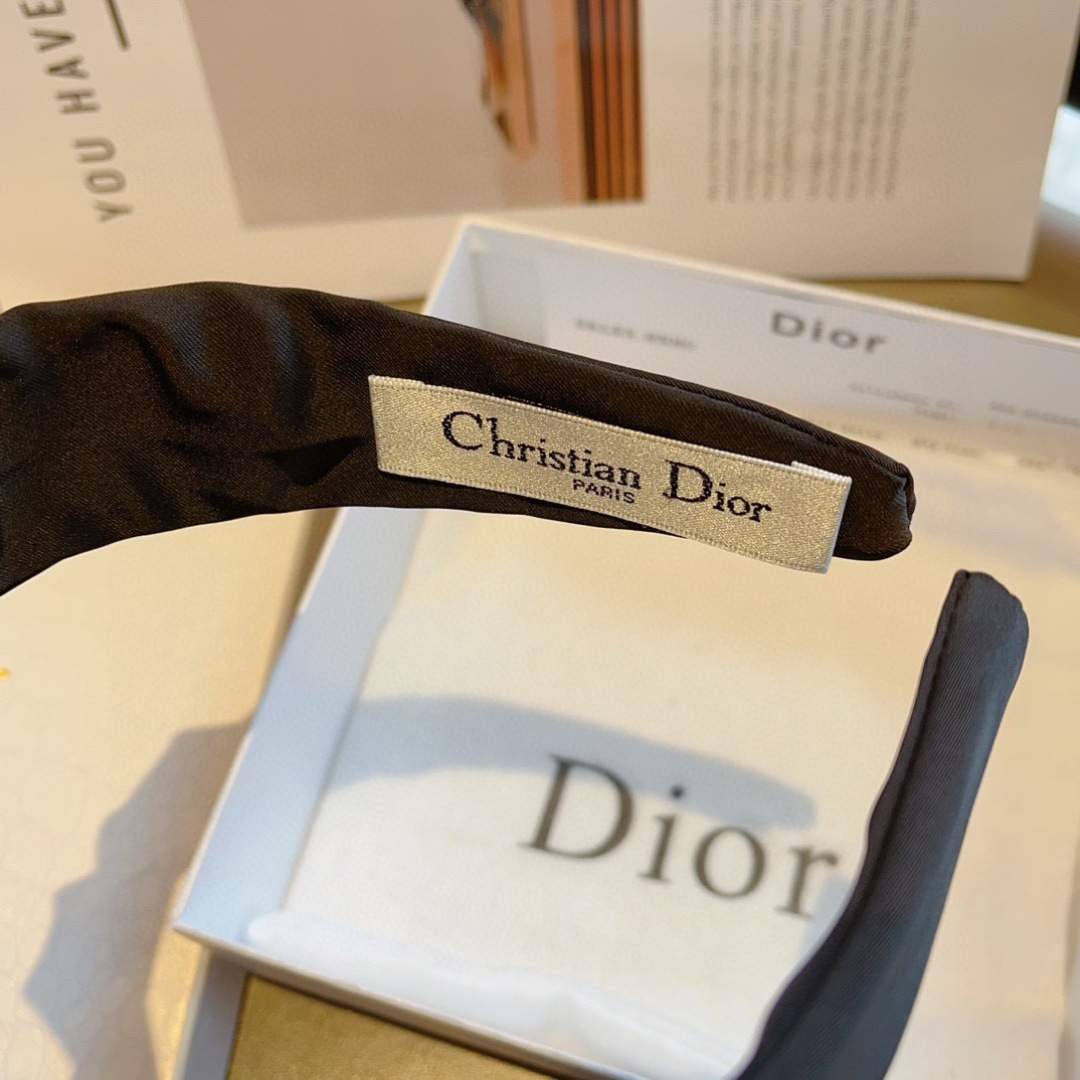 配包装
Dior（迪奥） 新款宽边高级感大牌发箍, 网红爆款防滑头箍、让你的魅力绽放 清新淑女范让时尚更