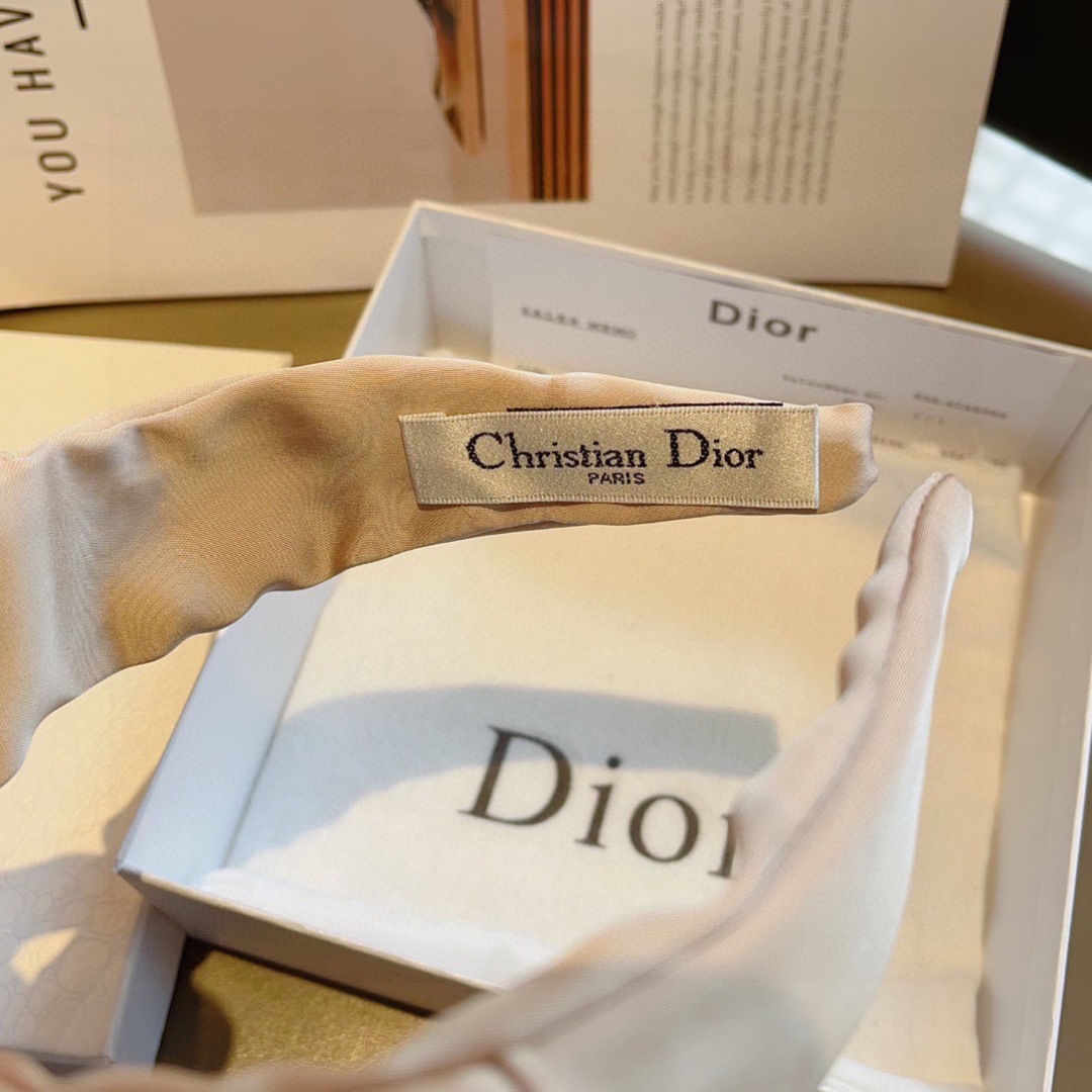配包装
Dior（迪奥） 新款宽边高级感大牌发箍, 网红爆款防滑头箍、让你的魅力绽放 清新淑女范让时尚更
