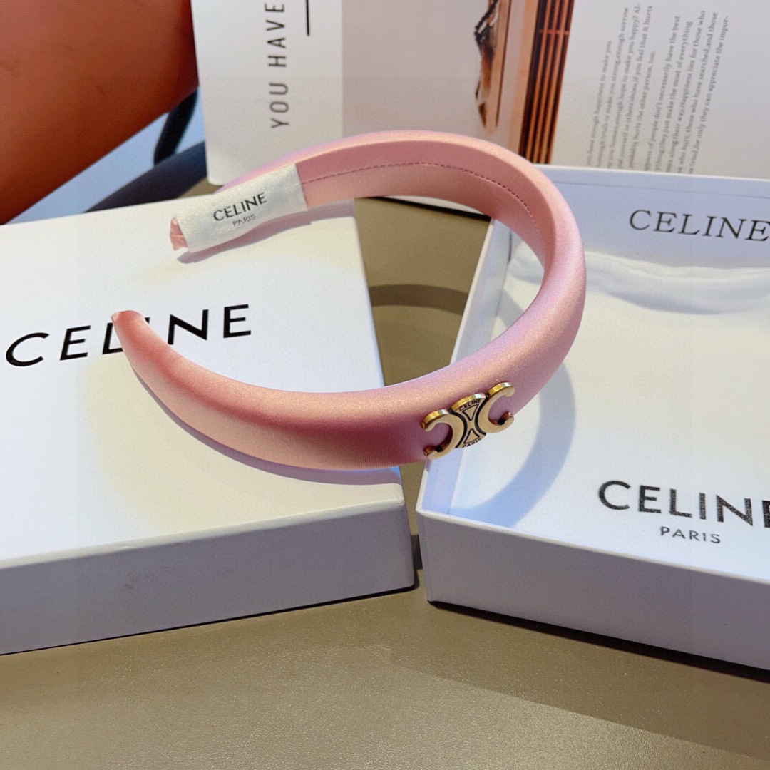 配包装
CELINE（赛琳）网红爆款，佩戴舒适无压力，造型搭配必备！非常时尚百搭！女神必备！名媛范儿。