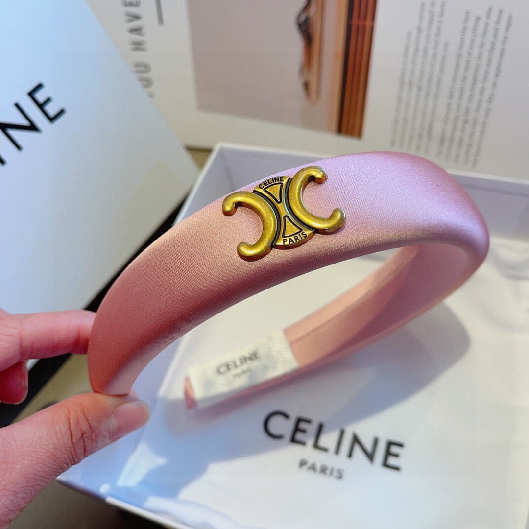 配包装
CELINE（赛琳）网红爆款，佩戴舒适无压力，造型搭配必备！非常时尚百搭！女神必备！名媛范儿。