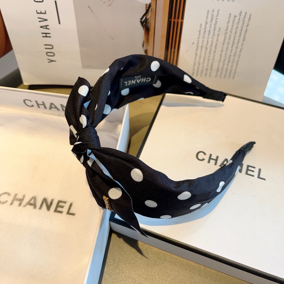 配包装
CHANEL（香奈儿）新款小香波点宽边发箍，复古头箍，网红爆款推荐 搭配高端材质，超精致，时尚百