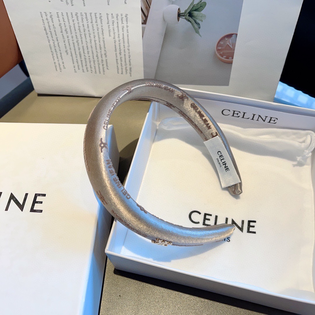 配包装
CELINE（赛琳）韩版新品小清新字母发箍，佩戴舒适无压力，造型搭配必备！时尚外出百搭款发饰！