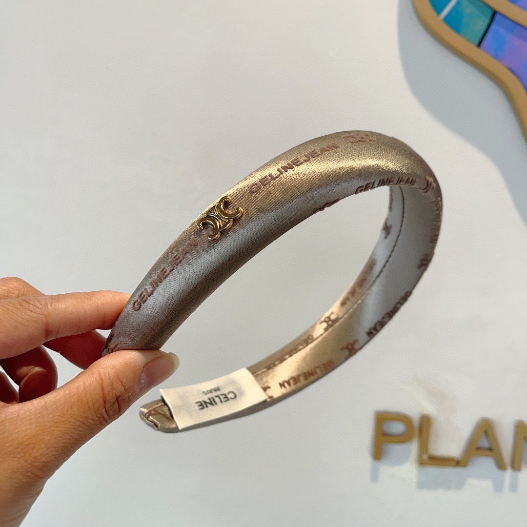 配包装
CELINE（赛琳）韩版新品小清新字母发箍，佩戴舒适无压力，造型搭配必备！时尚外出百搭款发饰！