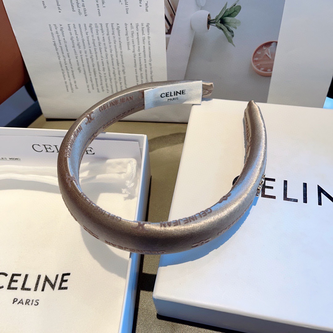 配包装
CELINE（赛琳）韩版新品小清新字母发箍，佩戴舒适无压力，造型搭配必备！时尚外出百搭款发饰！