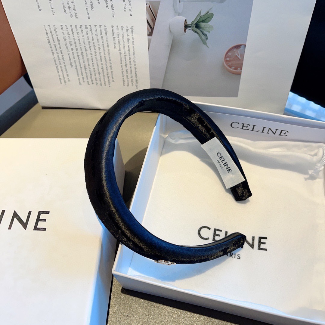 配包装
CELINE（赛琳）韩版新品小清新字母发箍，佩戴舒适无压力，造型搭配必备！时尚外出百搭款发饰！