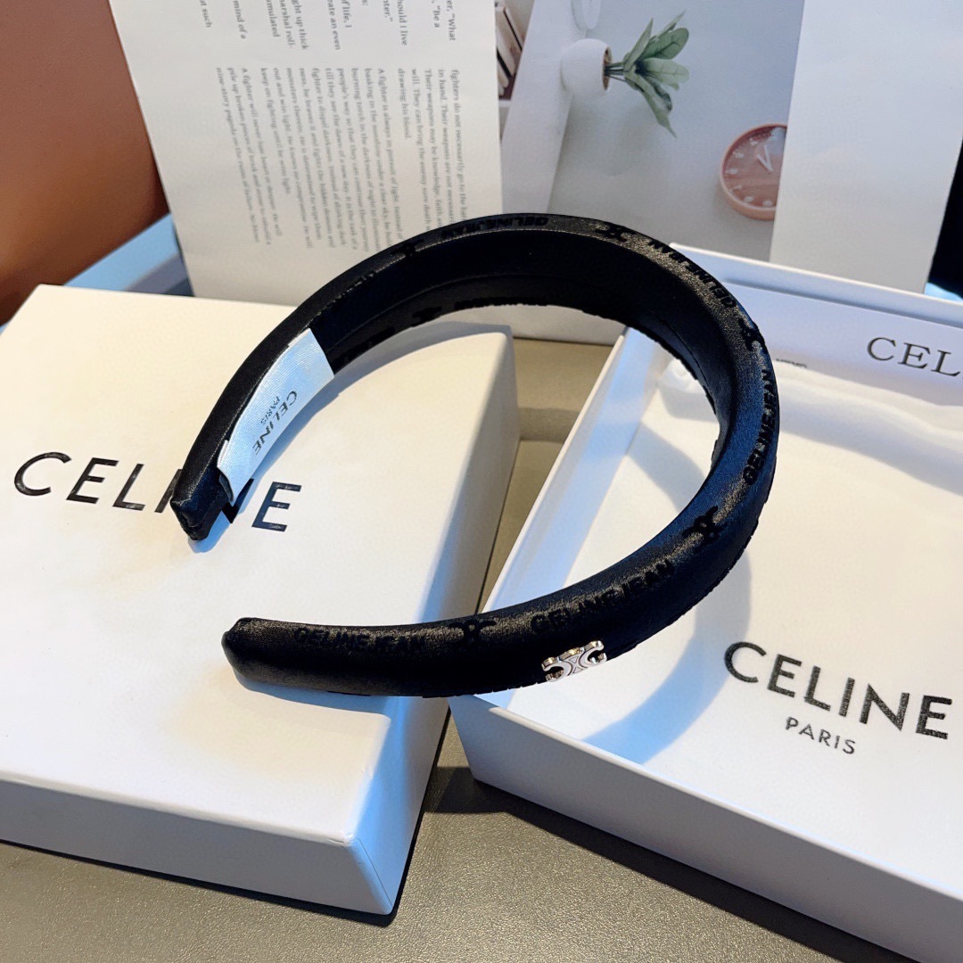 配包装
CELINE（赛琳）韩版新品小清新字母发箍，佩戴舒适无压力，造型搭配必备！时尚外出百搭款发饰！
