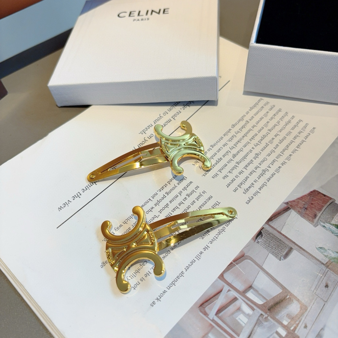 配包装（一对）
CELINE（赛琳） 凯旋门新款发夹，经典BB夹，刘海夹 超精致，转图必爆哈！专柜出货