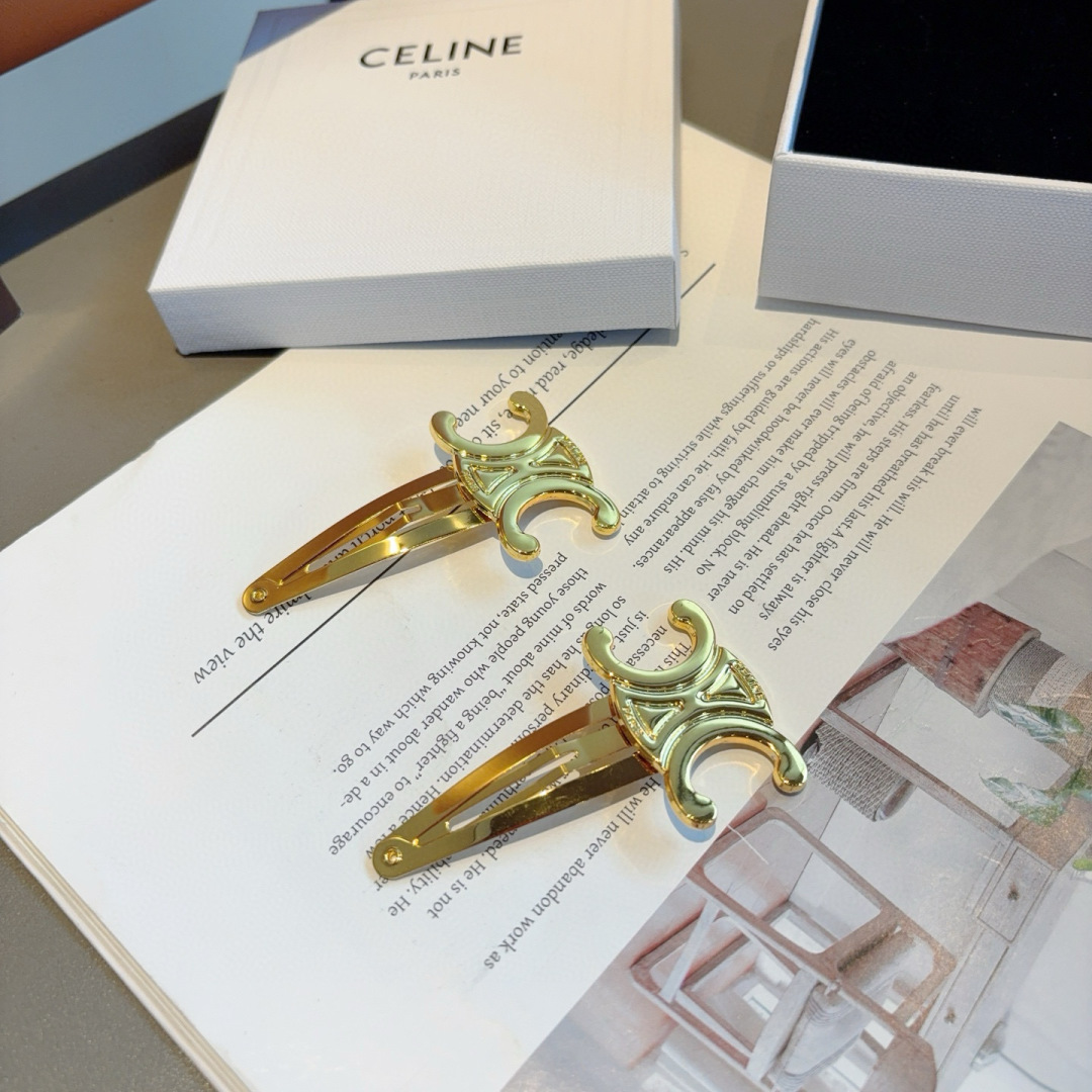 配包装（一对）
CELINE（赛琳） 凯旋门新款发夹，经典BB夹，刘海夹 超精致，转图必爆哈！专柜出货