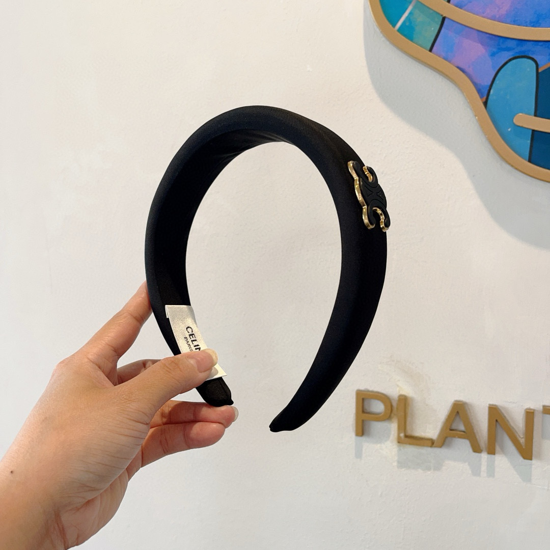 配包装
CELINE（赛琳）网红爆款发箍，佩戴舒适无压力，造型搭配必备头饰！非常时尚百搭！女神必备！名媛