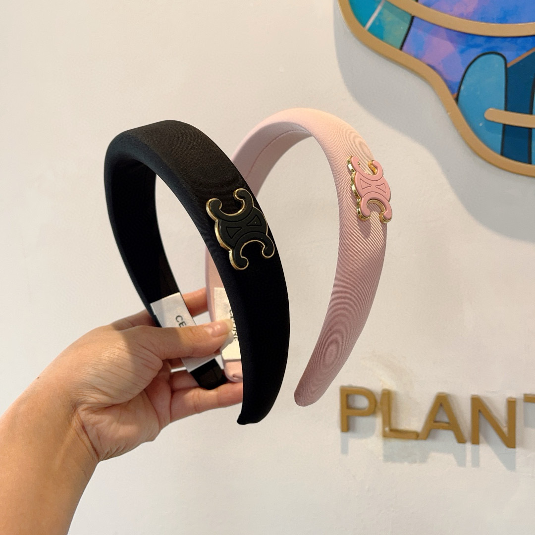 配包装
CELINE（赛琳）网红爆款发箍，佩戴舒适无压力，造型搭配必备头饰！非常时尚百搭！女神必备！名媛